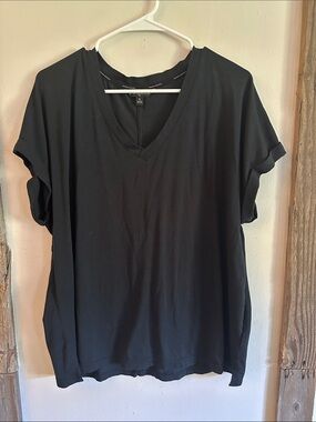 Banana Republic Black V-Neck Rolled Sleeve Tee